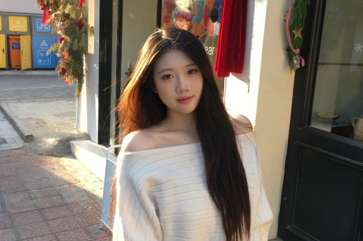 关晓彤李昀锐吻戏进热搜鹿晗高调发照谁才是真正话题制造机